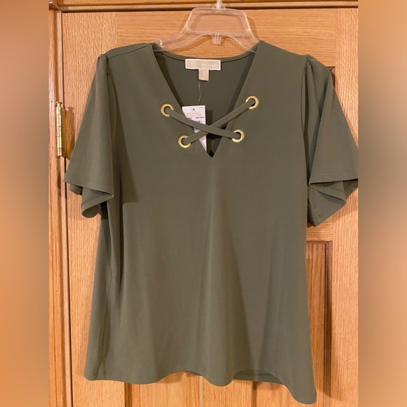NWT MICHAEL KORS Army Green Short Sleeve Criss-Cross Flutter Sleeve Top Size M - Picture 1 of 7